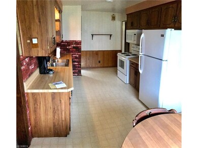 136 Hopewell Dr, Struthers, OH 44471 - photo 2