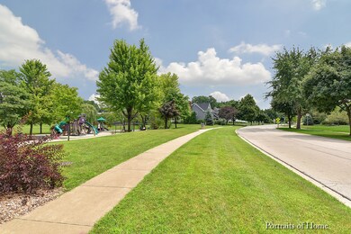 517 Longfellow Dr, Wheaton, IL 60189 - photo 2