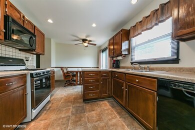 Large eat-in kitchen with SS sink, recessed lighti