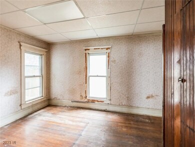 2622 E Walnut St, Des Moines, IA 50317 - photo 6