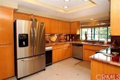 Upgraded Kitchen with Granite Counter Tops and Sta
