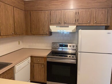 79 Walnut St unit 5, Newtonville, MA 02460 - photo 5