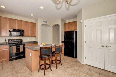 Large Open Eat-In Kitchen