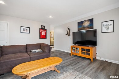 110 E Maywood St, Morton, IL 61550 - photo 7