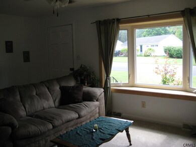 16 Winslow Dr, Schenectady, NY 12309 - photo 3