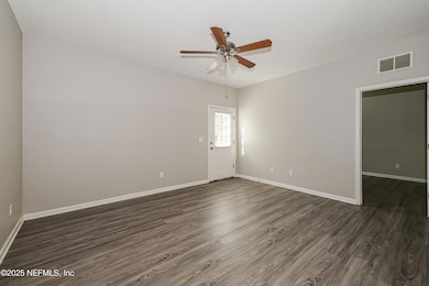 005-photo-living-room-14836614