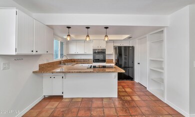 2618 E Clarendon Ave-print-008-006-2618