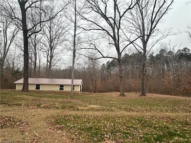 7280 Dennis Rd, Walnut Cove, NC 27052 - photo 6