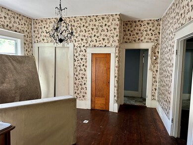 Bedroom with Chandiler