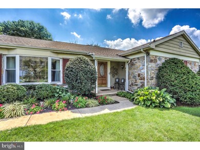 344 E Spruce St, New Holland, PA 17557 - photo 2