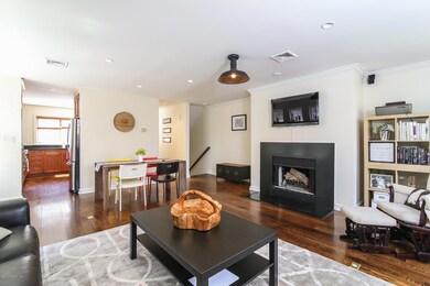 010-Living_Room-3965993-medium
