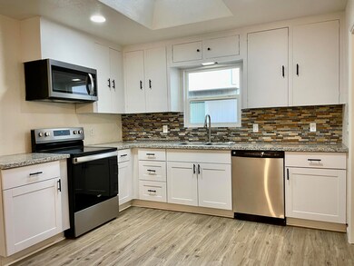 325 SE M St, Grants Pass, OR 97526 - photo 5