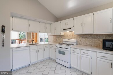 8119 Arrowhead Ct, Frederick, MD 21702 - photo 4