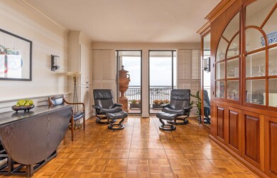 330 Concord Street 17A, Dockside dining