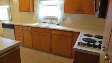 325 16th Ave NE, Jamestown, ND 58401 - photo 4