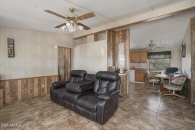 Living Room/Entry