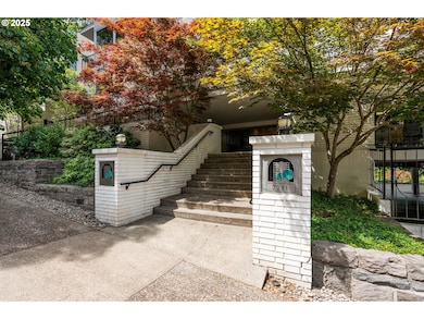 2211 SW Park Place unit 903, Portland, OR 97205 - photo 2