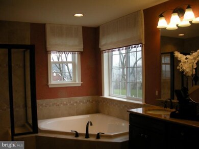 5904 Hunter Crest Rd, Woodbridge, VA 22192 - photo 7