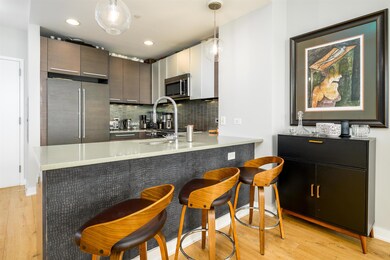 Crystal Point unit 3903, Jersey City, NJ 07302 - photo 5