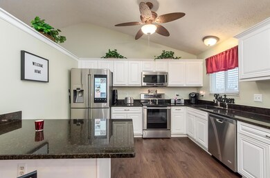 S - 300 Oakview Ct - 050