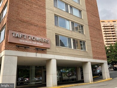 Taft Towers unit 912, Arlington, VA 22201 - photo 2