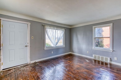 5-web-or-mls-12014 Duchess St (5 of 33)