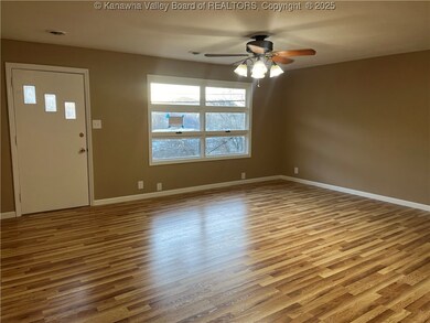 601 Locust St, Logan, WV 25601 - photo 3