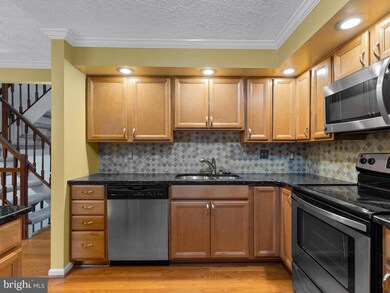 13233 Custom House Ct, Fairfax, VA 22033 - photo 7