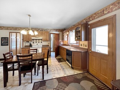 290 N Mill St, Freeport, IL 61032 - photo 7