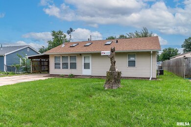 2811 W 70th St, Davenport, IA 52806 - photo 2