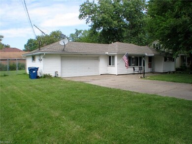 5237 E Lake Rd, Sheffield Lake, OH 44054 - photo 2