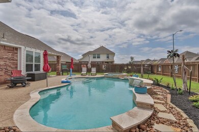 306 Burgundy Dr, Alvin, TX 77511 - photo 3
