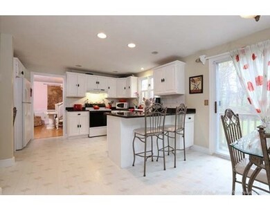 141 Stonecleave Rd, North Andover, MA 01845 - photo 4