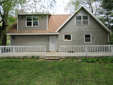 Rear view w/oversized deck