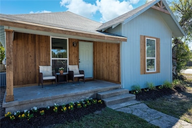 221 S Mccall Ave, Sinton, TX 78387 - photo 3