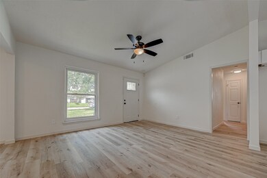 16726 Barcelona Dr, Friendswood, TX 77546 - photo 7