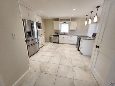 5244 SW Kent Place, Topeka, KS 66610 - photo 7