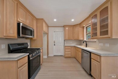 1342 Monteith Dr, Vallejo, CA 94590 - photo 4