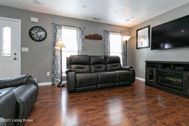 6913 Arbor Creek Dr, Louisville, KY 40228 - photo 7