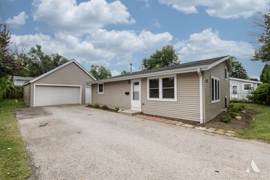 425 Blackhawk Ave, Carpentersville, IL 60110 - photo 2