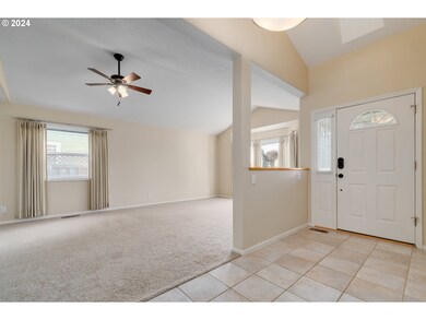 Living Room/Entrance