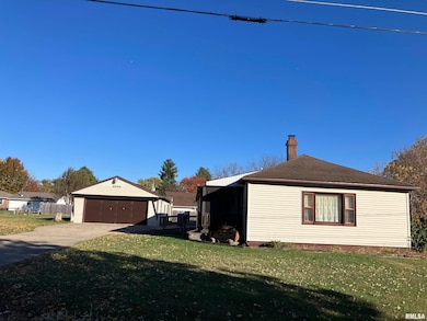 1004 Wilbur St, Kewanee, IL 61443 - photo 3