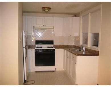 82 Grand St unit 1st Fl-R, Lowell, MA 01851 - photo 2