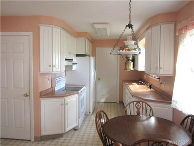 Kitchen. Sparkling fully applianced KIT w/white ca