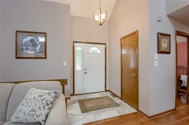 910 SW Georgetown Dr, Lees Summit, MO 64082 - photo 3