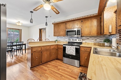 NEW Hardwood Floor & SS Appliances!