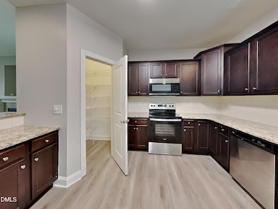 232 Highcroft Cir, Benson, NC 27504 - photo 4