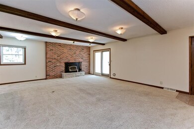 6040 Crestridge Ave SW, Cedar Rapids, IA 52404 - photo 4