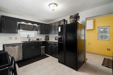 2133 W High St-14