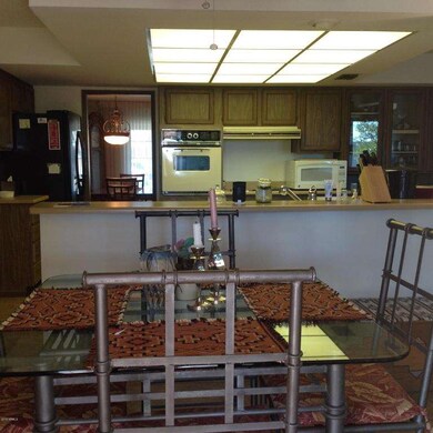 Breakfast area 1